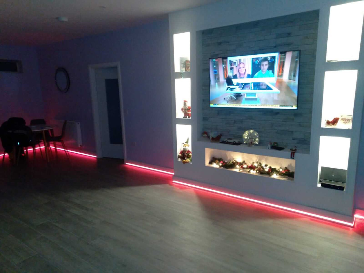QL040P - Skirting Board lit up in red