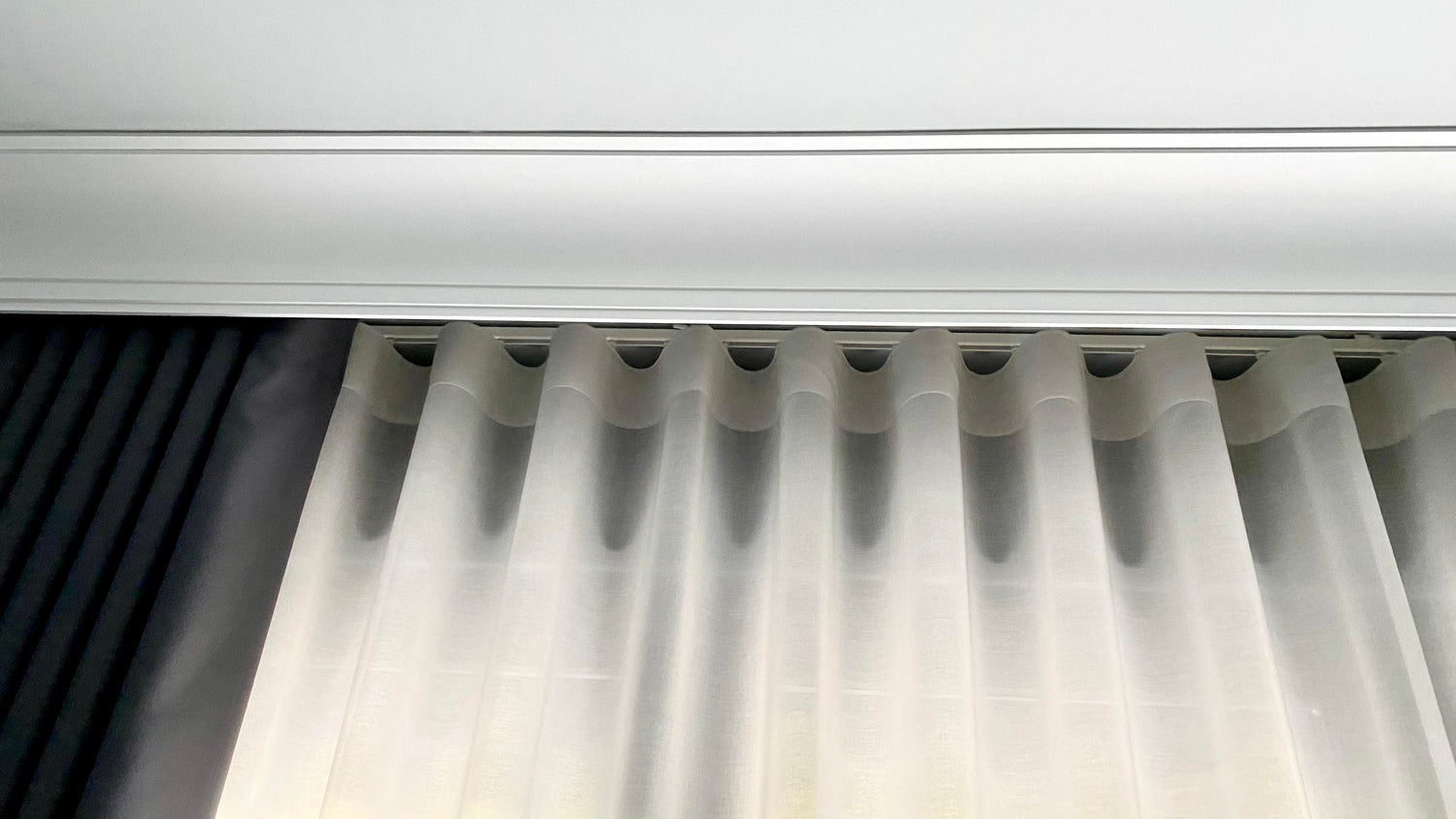 MD105 - Curtain Profile installed
