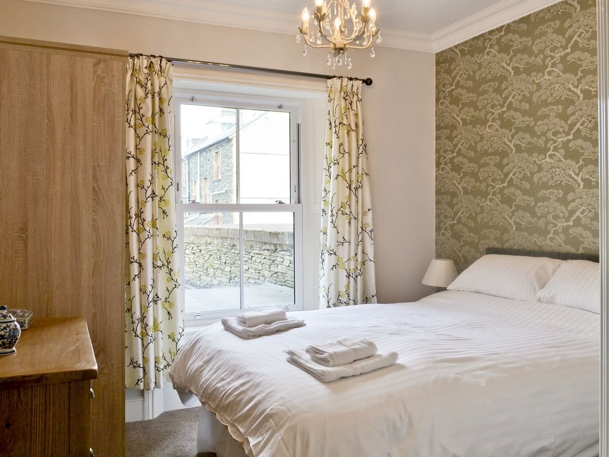 Florance Coving in Bedroom